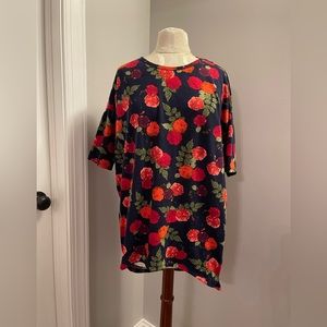 LulaRoe Tunic Top size XS. Smoke free.